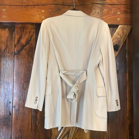 Gorgeous Max Mara, lightweight jacket, absolutely stunning, and classic - Picture 5 of 8